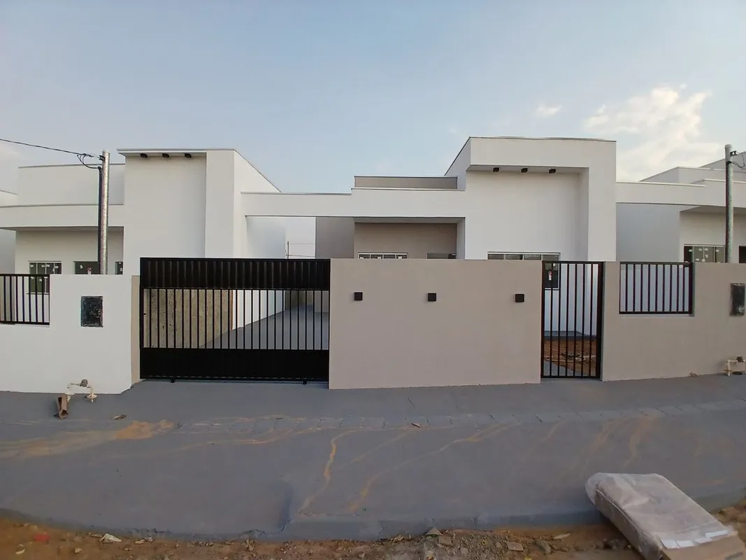 Casa em construção com 01 Quarto simples, 01 Suíte, Sala, Cozinha, Banheiro Soci...