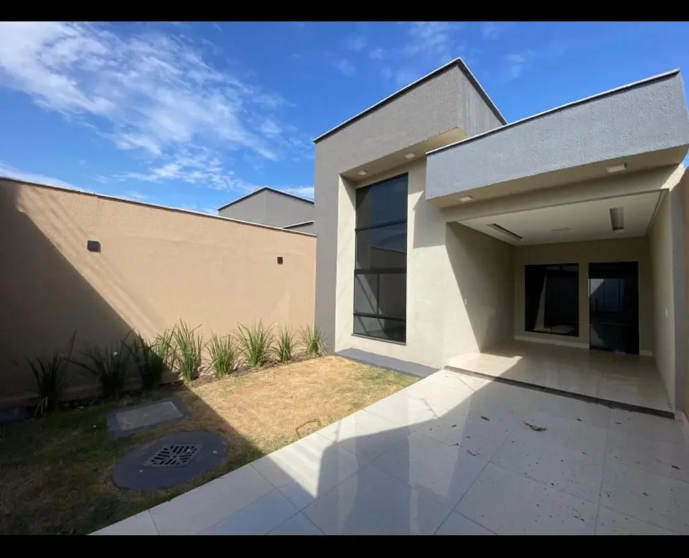 Casa Parque das Flores? 03 quartos sendo um suite;? Sala Social com pé direito D...