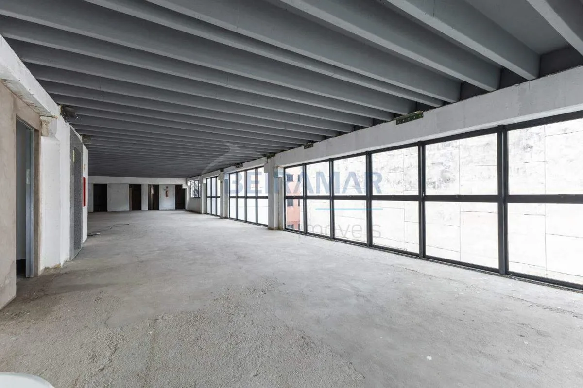 Imóvel comercial em localização estratégica na QNA 2, em frente à Avenida Comerc...