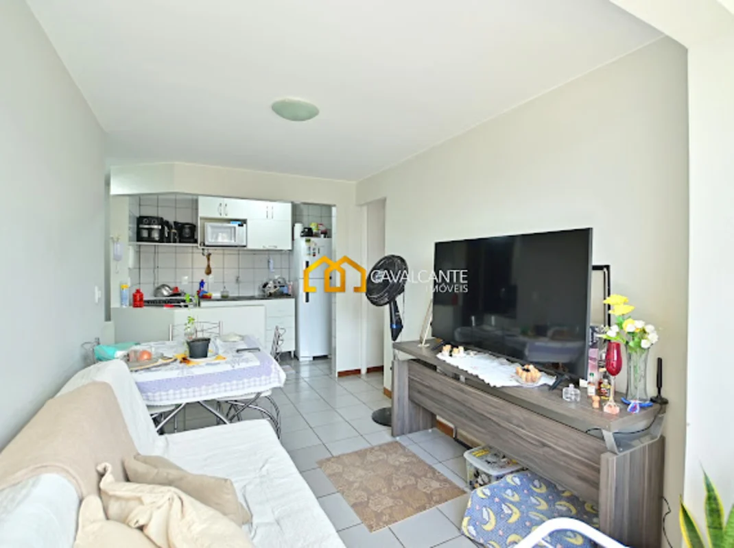 Descubra um confortável apartamento de 1 suíte na privilegiada SCRN 708/709 Bloc...