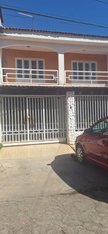 VENDE-SE ESTE IMÓVEIL NA QE 34:CASA SOBRADO COM: 4 QUARTOS, SENDO UM SUÍTE NO PI...