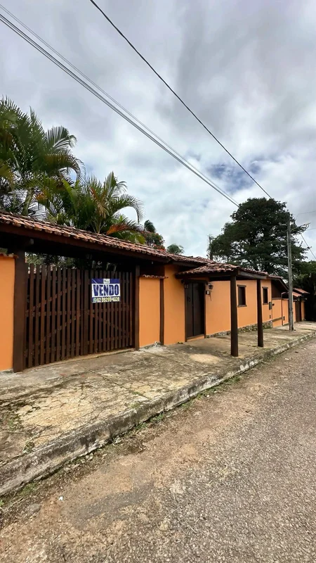 Essa casa em Olhos D'água é diferente de tudo que você já viu. Com arquitetura m...