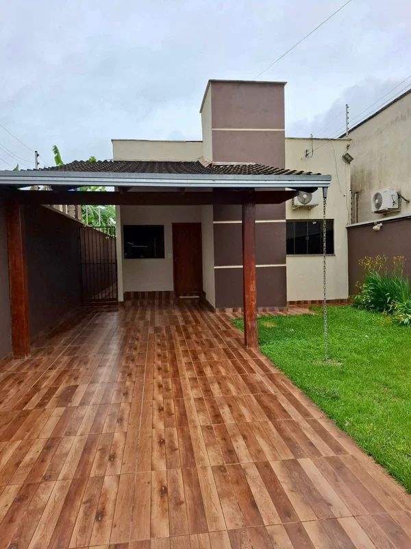 Casa à venda em Alexânia - GO | 3 quartos (2 suítes) | Área gourmetCom ambientes...