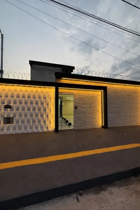 Casa térrea moderna, recém-construída, com excelente padrão construtivo e projet...