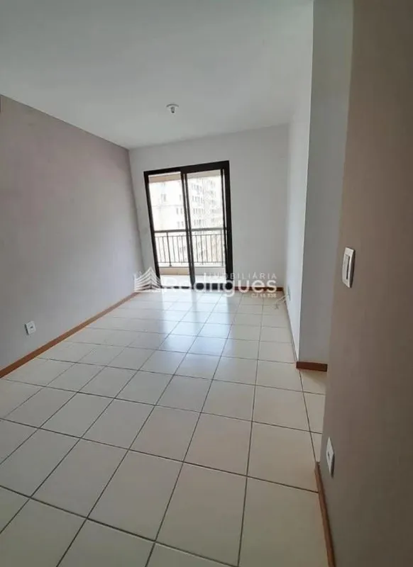 Rodrigues Imobiliária VENDE apartamento com 2 quartos sendo 1 suíte com vaga cob...