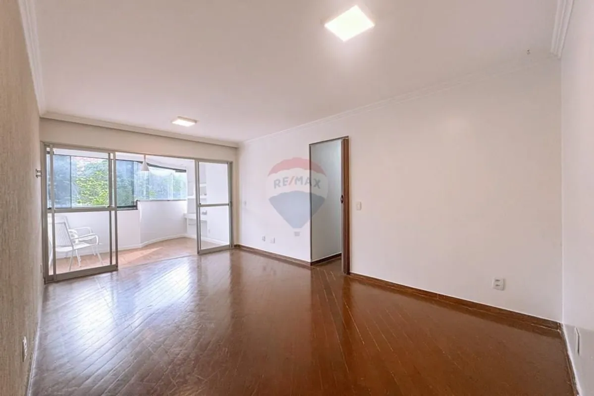 Localizado no centro da SQN 107, na Asa Norte, este imóvel está em uma das regiõ...