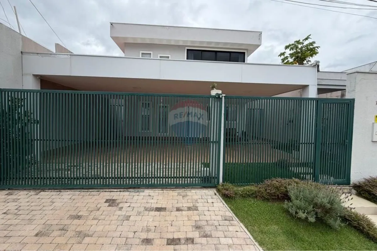 Localizado em uma das áreas mais desejadas do DF: o Jardim Botânico.Este imóvel ...