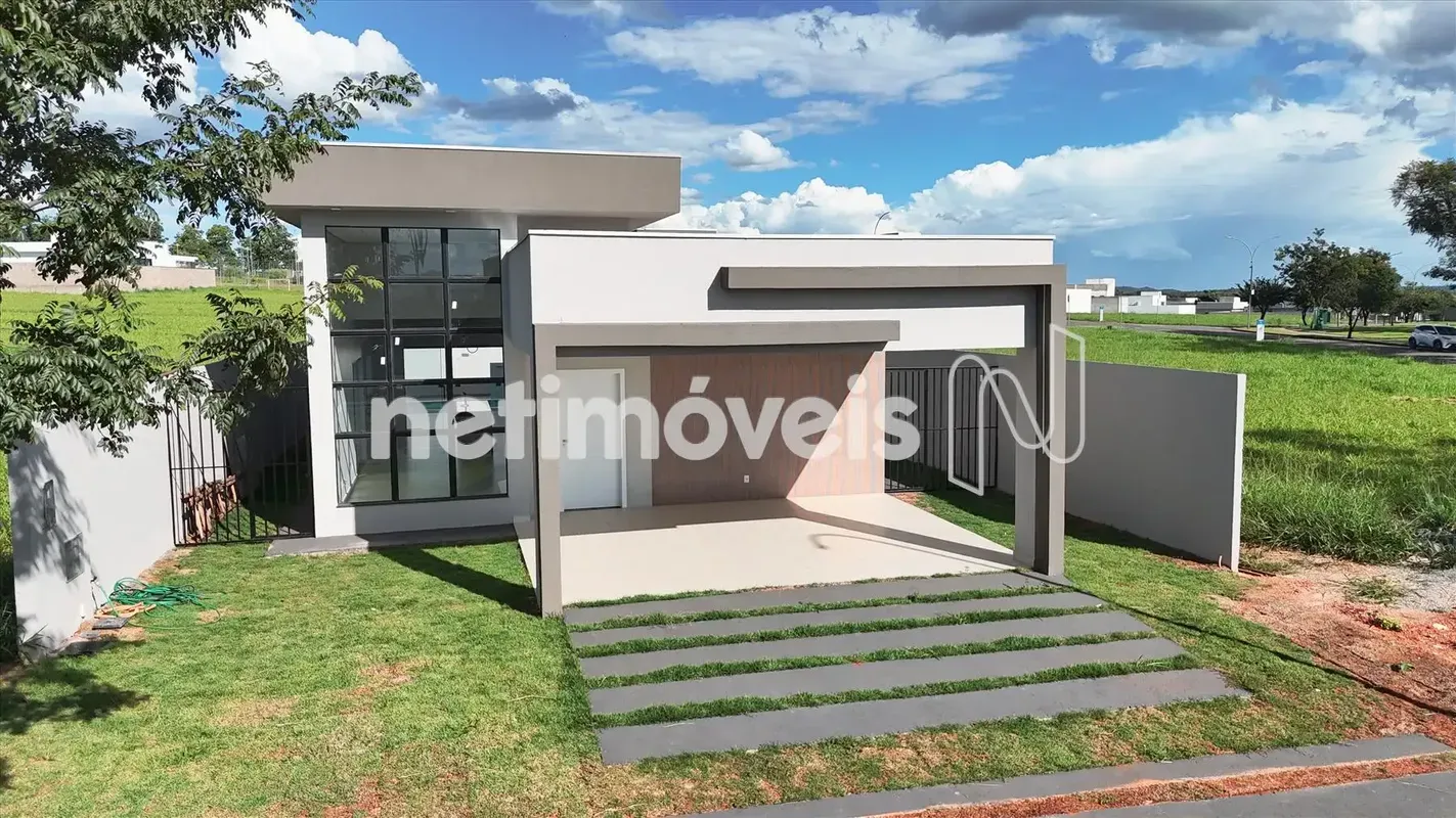 Viva com conforto e segurança no Condomínio Damha I, no Jardim ABC, ao lado do A...