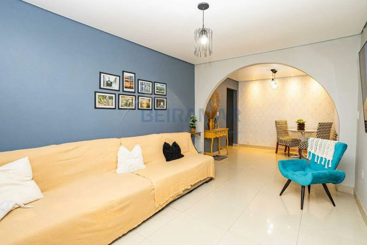 Casa de 4 quartos e com 2 vagas de garagem na QE 03, Guará IApresentamos uma exc...
