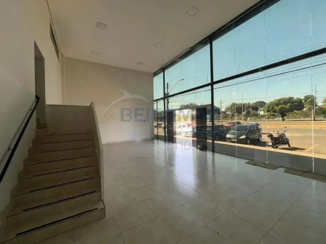 OPORTUNIDADE ÚNICA NO PISTÃO SUL - IMÓVEL CORPORATIVO DE 1.500m² PARA LOCAÇÃOSe ...