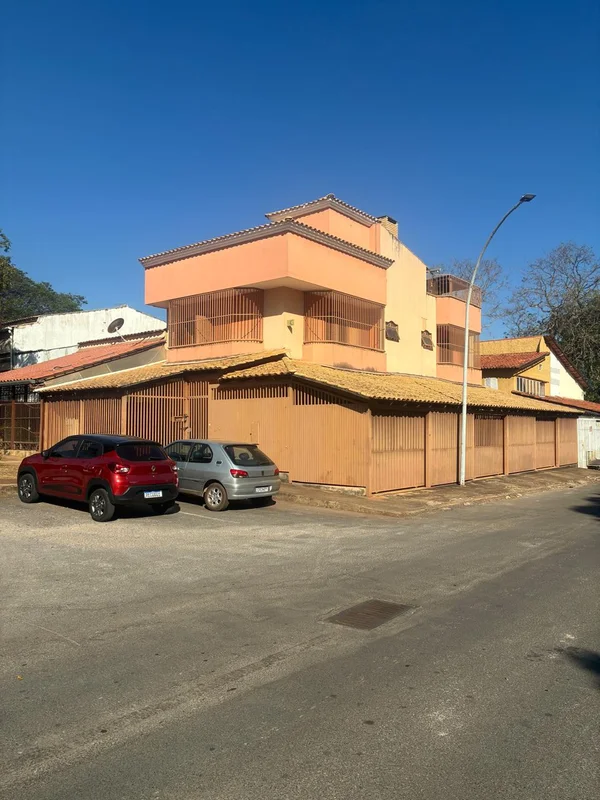 Casa à Venda na 711 Sul – 3 Andares | Piscina | ChurrasqueiraExcelente oportunid...