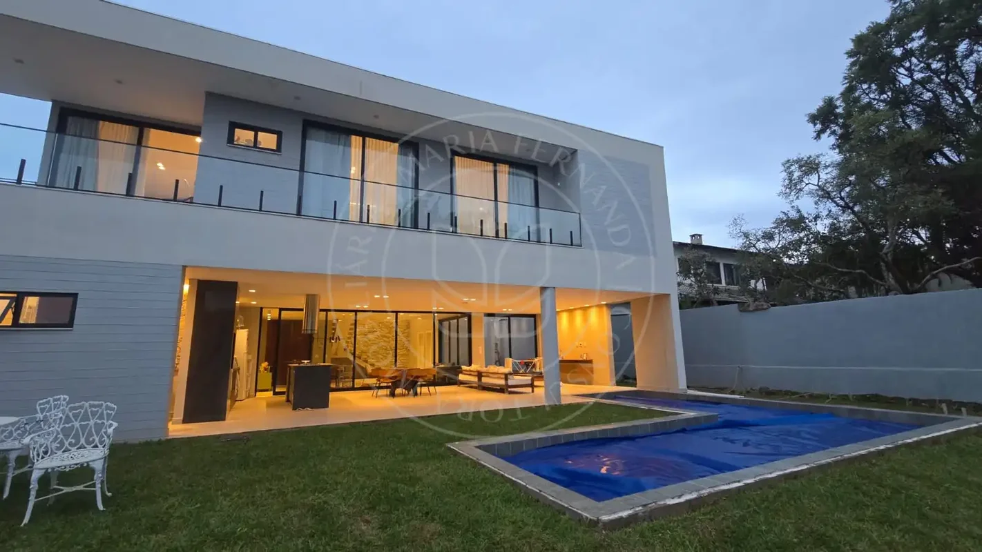 *Maravilhosa casa recém construída no Lago Sul com a modernidade do Steel Frame,...