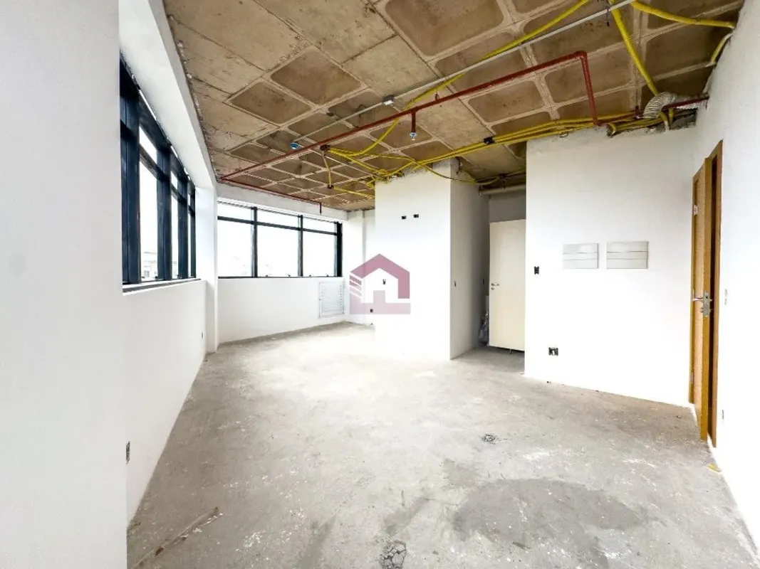 Fernandes & Coelho Imóveis vende para você uma sala comercial de 29,53m² no Cent...