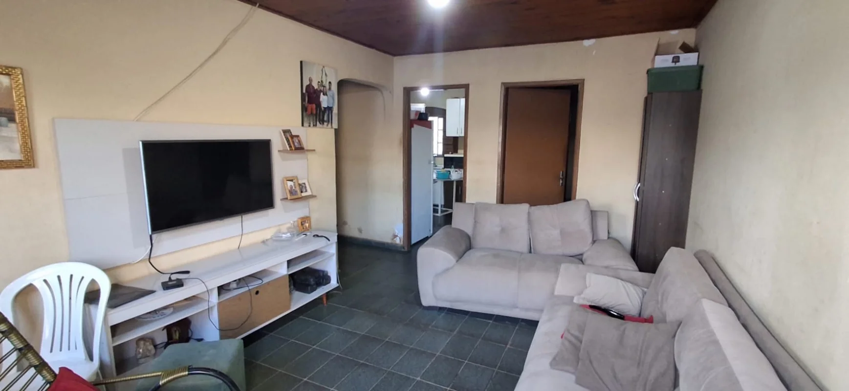 Casa no Conjunto Estoril ao lado cruzeiro do Sul.Com dois quartos,, sala, banhei...