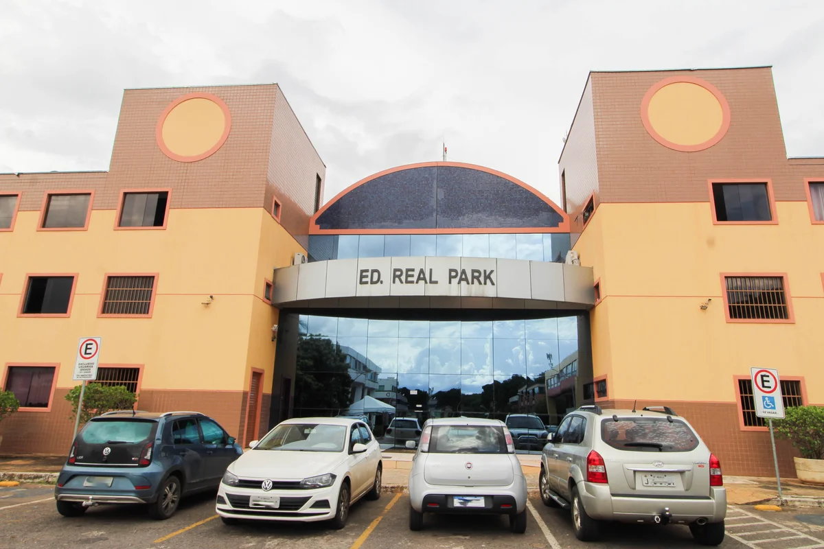 EQN 412/ 413, Ed. Real Park, 01 Quarto c/ garagem e elevador, Próximo da Unb, As...