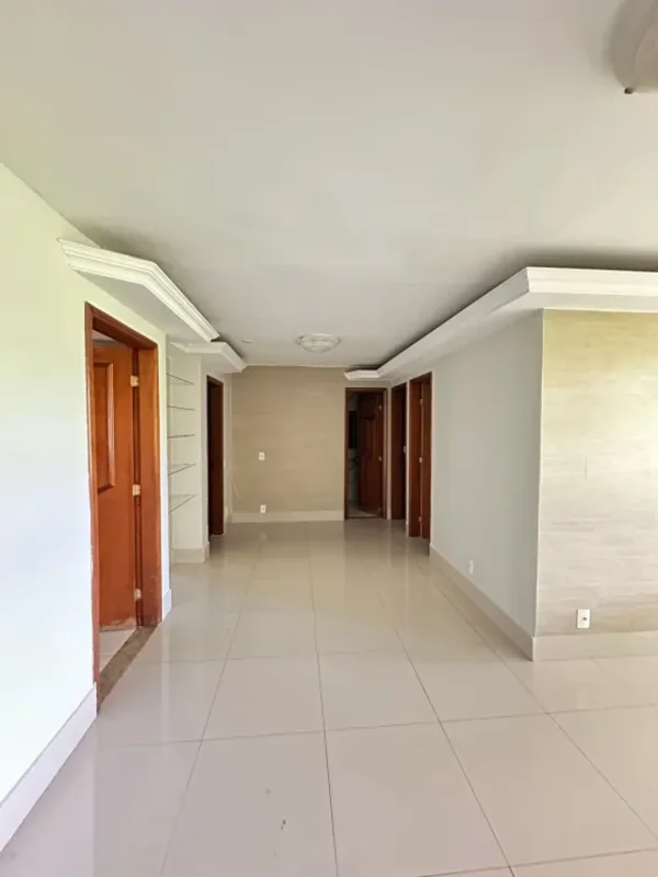 Conheça este excelente apartamento de 3 dormitórios, localizado na SQN 203 Bloco...