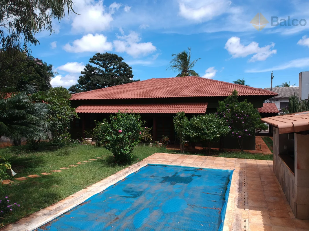 Descubra o conforto e o requinte de uma casa única no coração do Lago Sul, em Br...