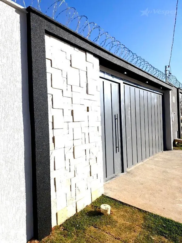 Casa à venda no Jardim Helvécia, em Aparecida de Goiânia.Com três suítes plenas,...