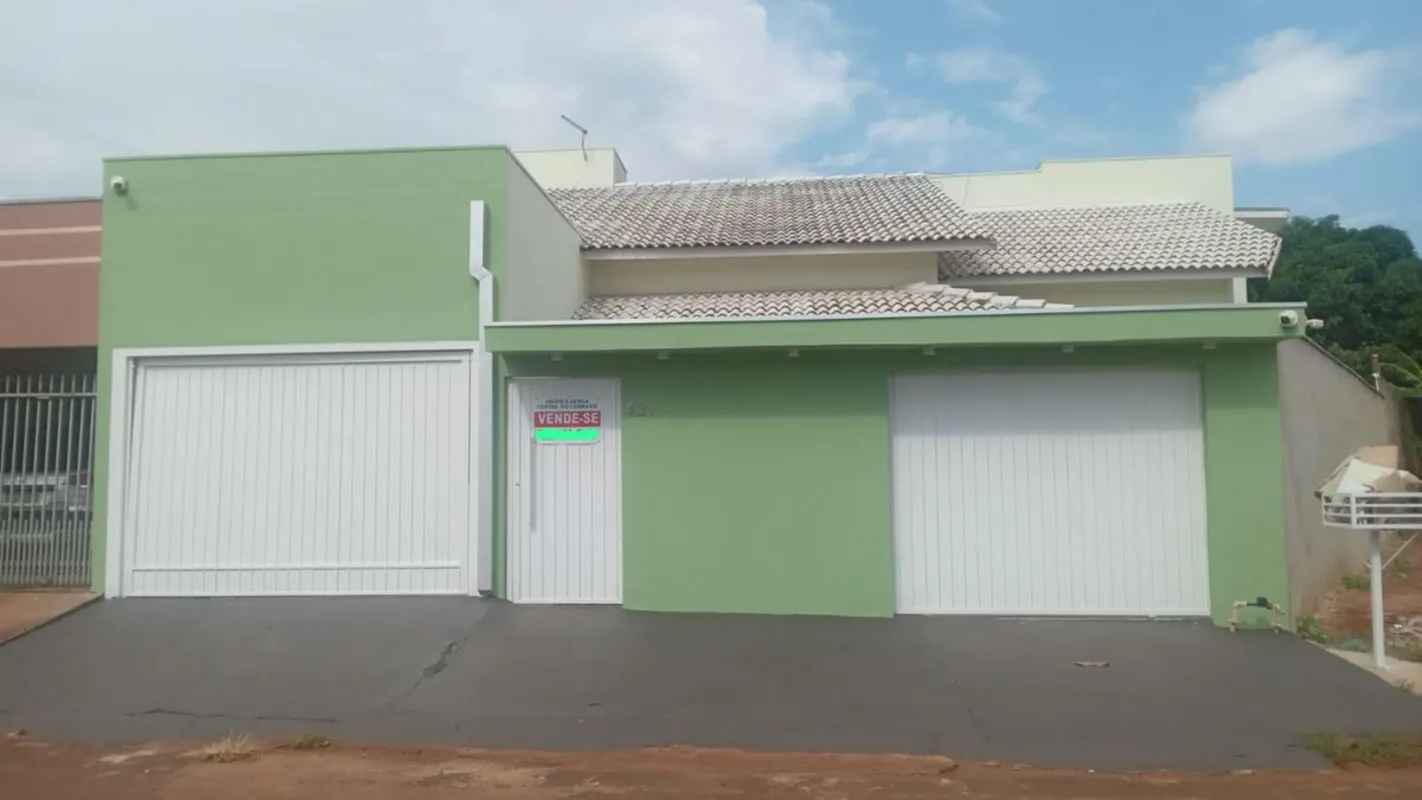 DESCRIÇÃO Detalhes do imóvel: Lote com 221,93 m², com averbação de uma área cons...