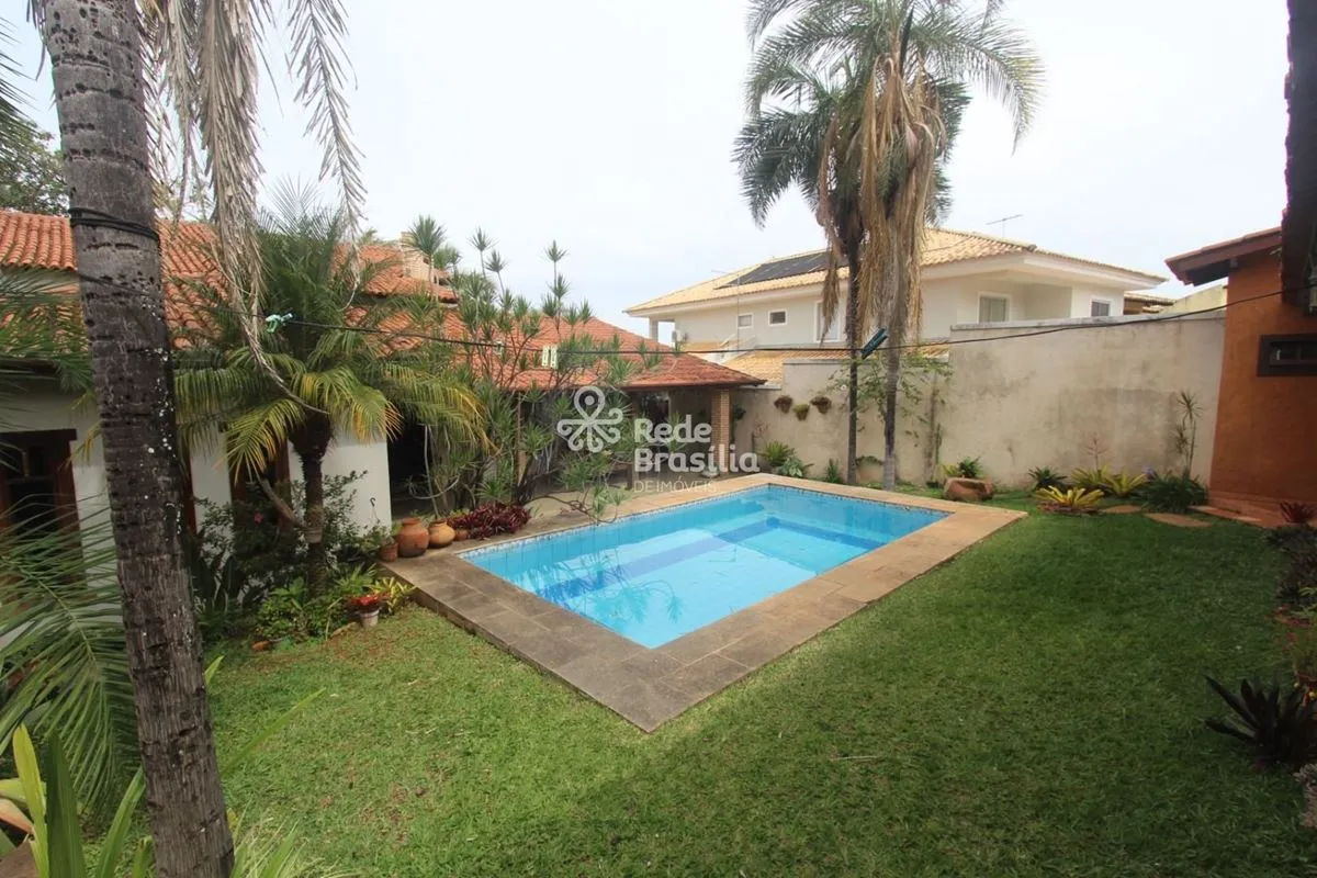 Casa com Projeto Assinado por Arquiteto - Condomínio no Jardim Botânico.Um verda...