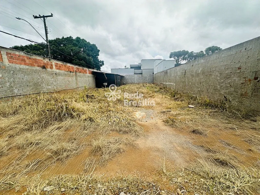 Vende lote de 275 metros quadrados com estudo de solo e planta de construção pro...