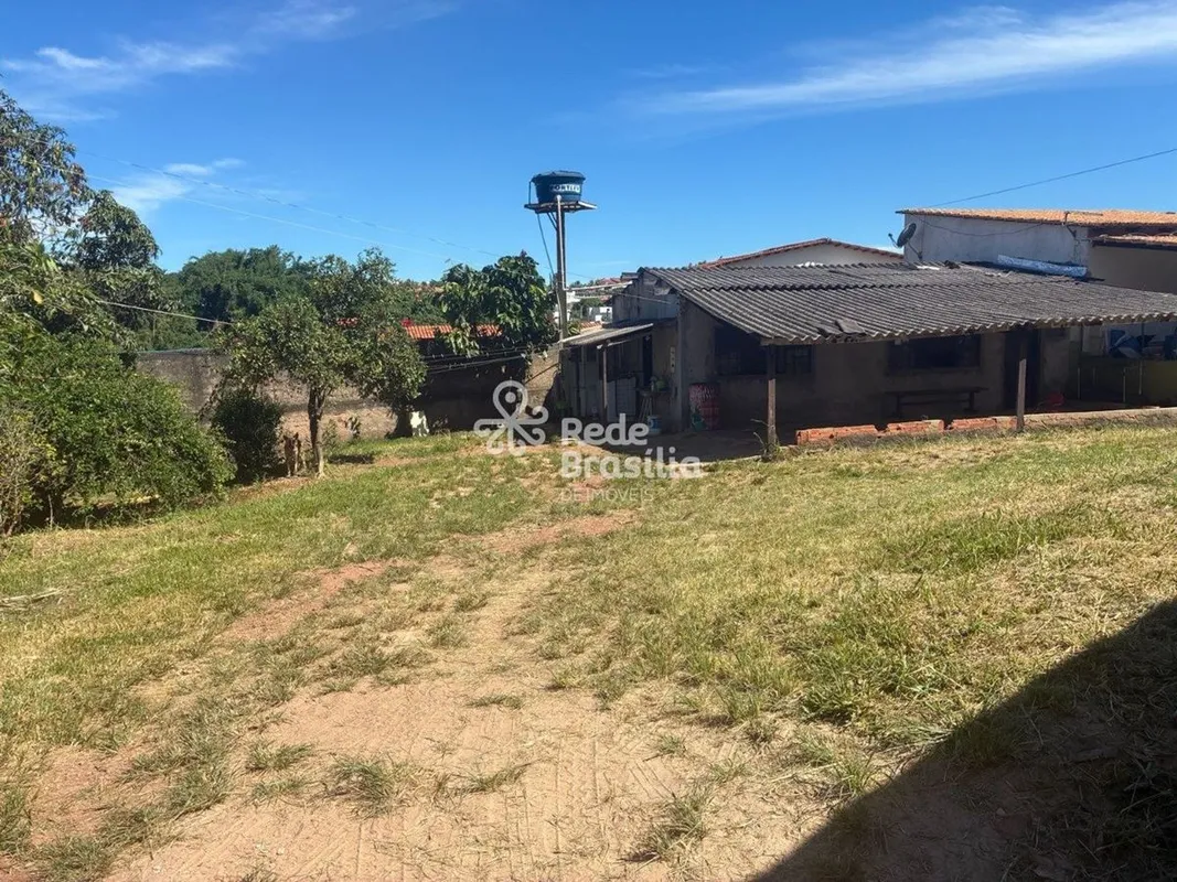 Excelente oportunidade de adquirir uma casa no Park Way, Brasília. Com área tota...