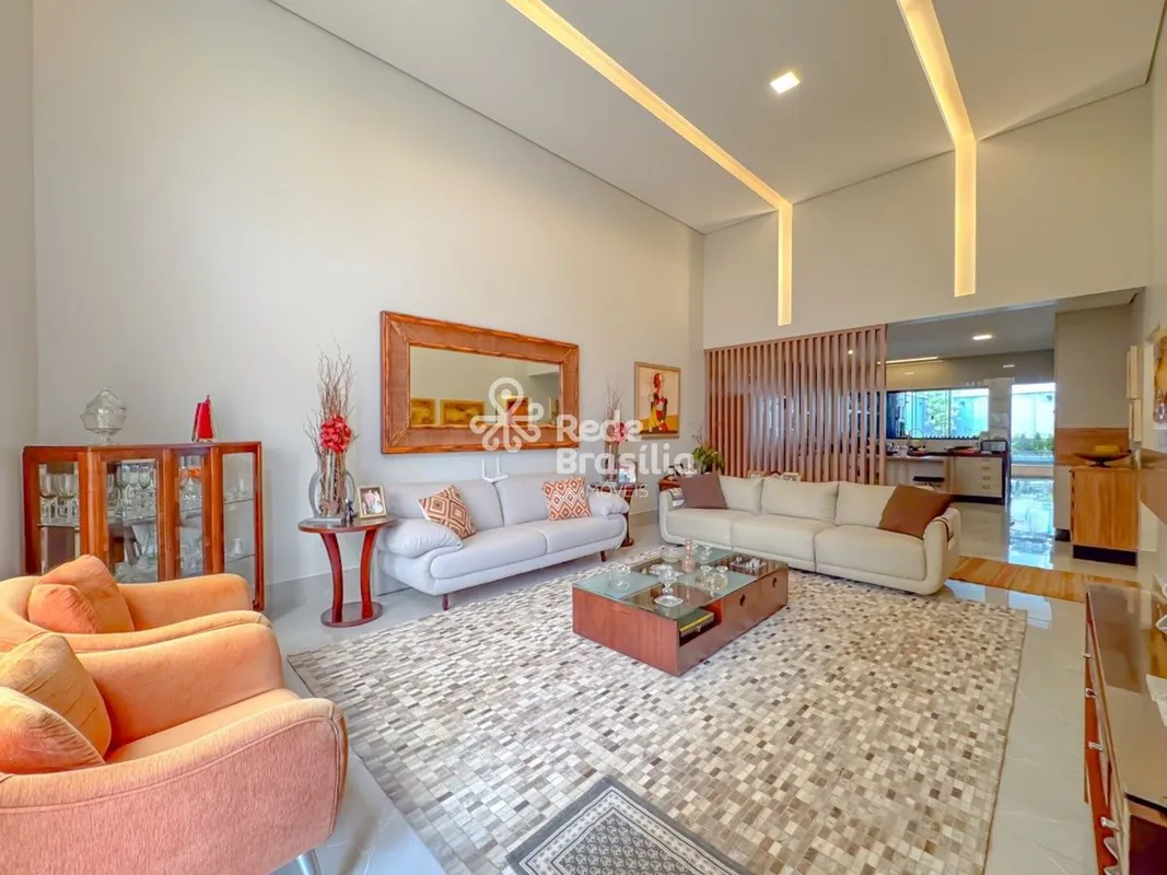 Se você é exigente, essa será seu novo lar.Casa de Alto Padrão com PISCINA, SEMI...