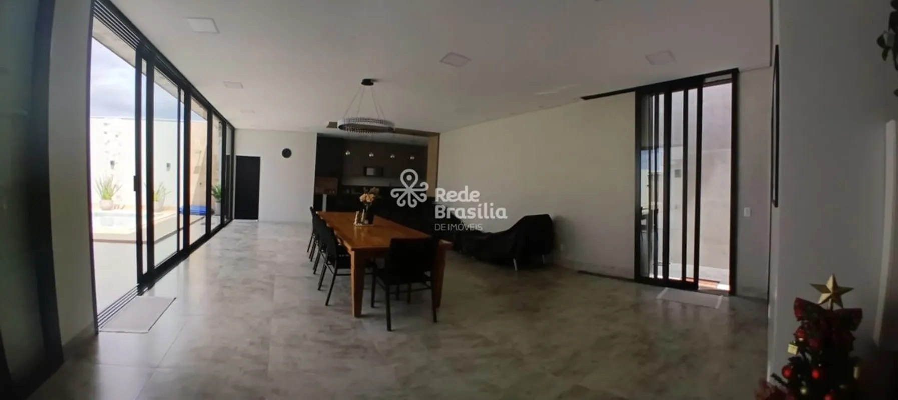 Excelente casa à venda, muito bem localizada e de alta padrão. Casa de alto padr...