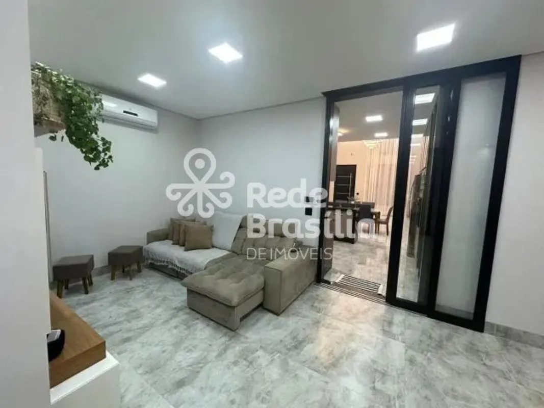 Casa de Alto Padrão com 3 Quartos em Vicente Pires.Condomínio COOPERVILE!Caracte...