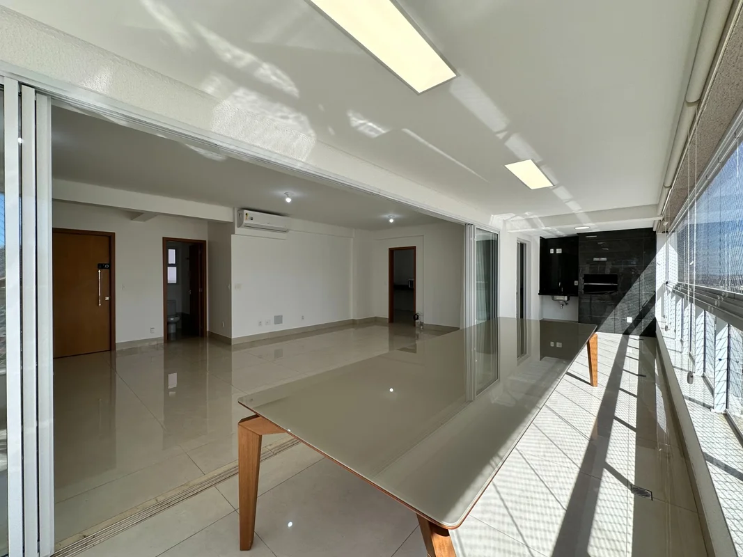 Apartamento 215 m² 3 Suítes sendo 1 suíte master com closet e banheira, churrasq...