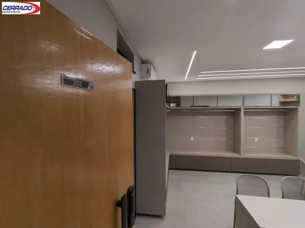 Sala comercial toda no porcelanato, blindex, pia em granito, banheiro completo, ...