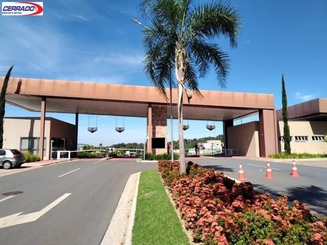 Lote com 300 m² no Jardins Bolonha. Dimensões: 12 x 25. Maiores informações: 9 9...