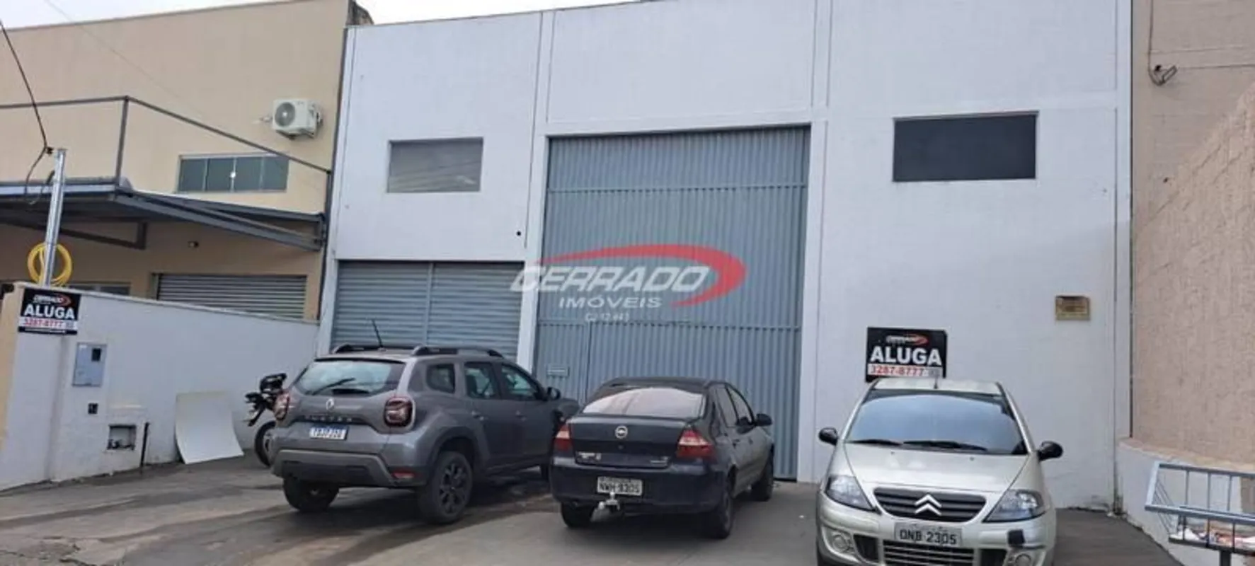Galpão com 300 m², 2 banheiros, 1 escritório e 4 vagas de garagem. Maiores infor...