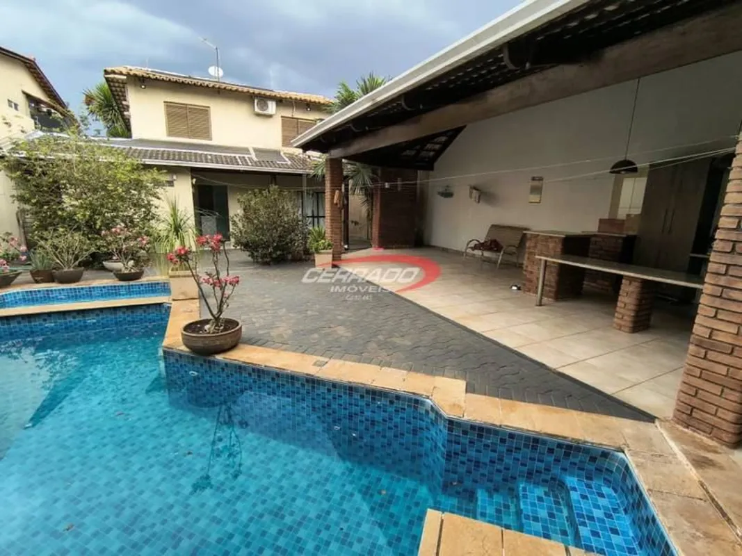 4 quartos sendo uma suite , sala estar, sala jantar, copa cozinha , varanda gour...