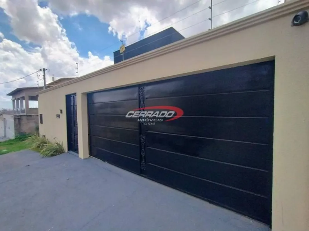 Casa térrea com 3 suítes plenas, suíte do casal com closet e armários no banheir...
