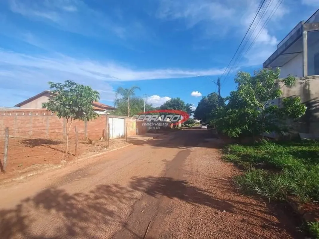 Lote com 200 m², ótima localização. Maiores informações: 9 9 6 2 0 - 7 0 0 7 (Re...