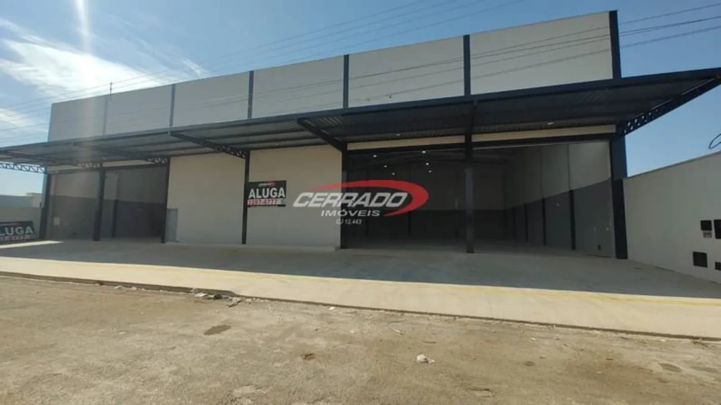 Galpão novo com 900 m², mezanino, 3 banheiros, 8 vagas de garagem, portas automa...