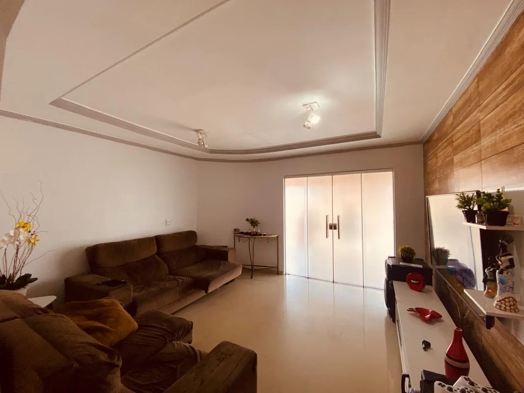 Descubra esta charmosa casa na Quadra 202 Conjunto 11, no coração de Recanto das...