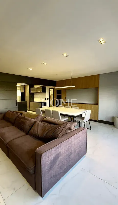 SQS 103 Asa SulApartamento reformado, com projeto contemporâneo que valoriza int...