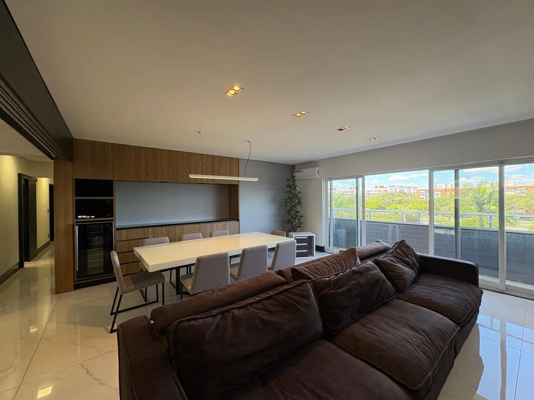 SQS 103 Asa SulApartamento reformado, com projeto contemporâneo que valoriza int...