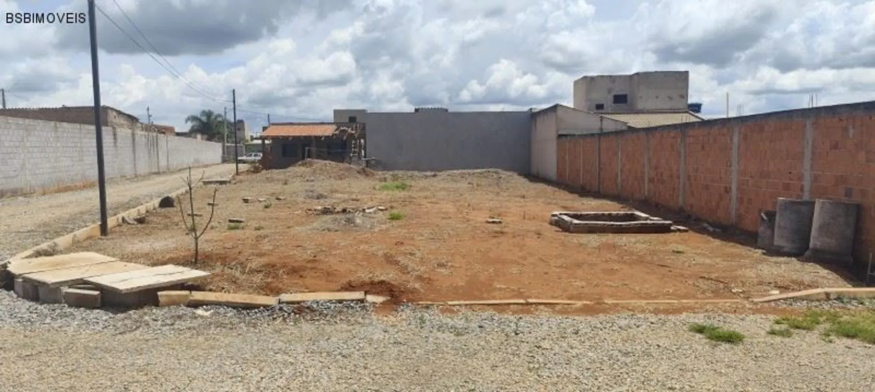 BSB imóveis apresenta,Terreno com 585,00m² , esquina , em condomínio fechado com...