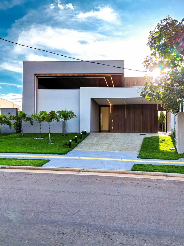 Casa de alto padrão à venda no Terras Alpha 2, em Senador Canedo, ideal para que...