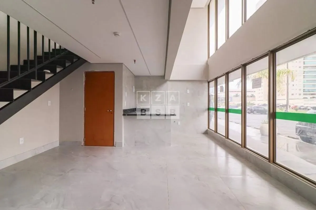 Apresentamos esta excelente loja no Via Enseada, na Avenida das Araucárias!Com 6...