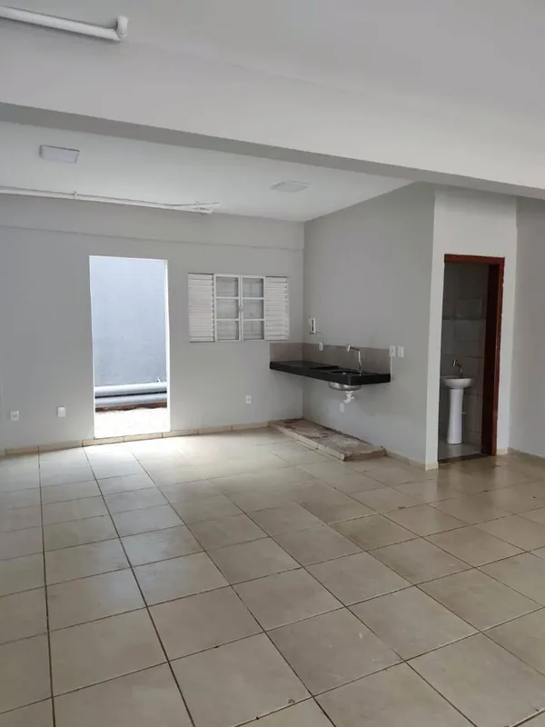 C?d. 00419.051Ed. SimonidesPR?DIO NOVO, RECEM LAN?ADO COM LOJA DE ESQUINA SENDO ...