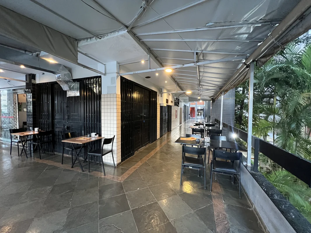 Excelente loja na CLN 411 – Asa Norte, em localização privilegiada de frente par...