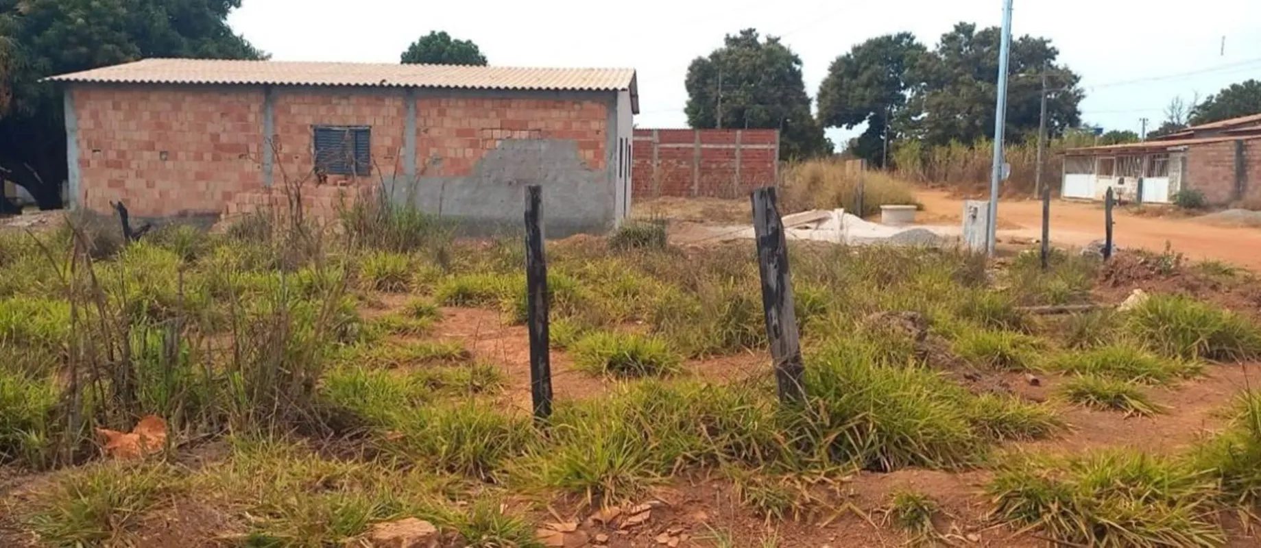Vende-se um 01 Lote na Rua 28, no Setor Jardim Edite na Cidade Ocidental Goiás, ...