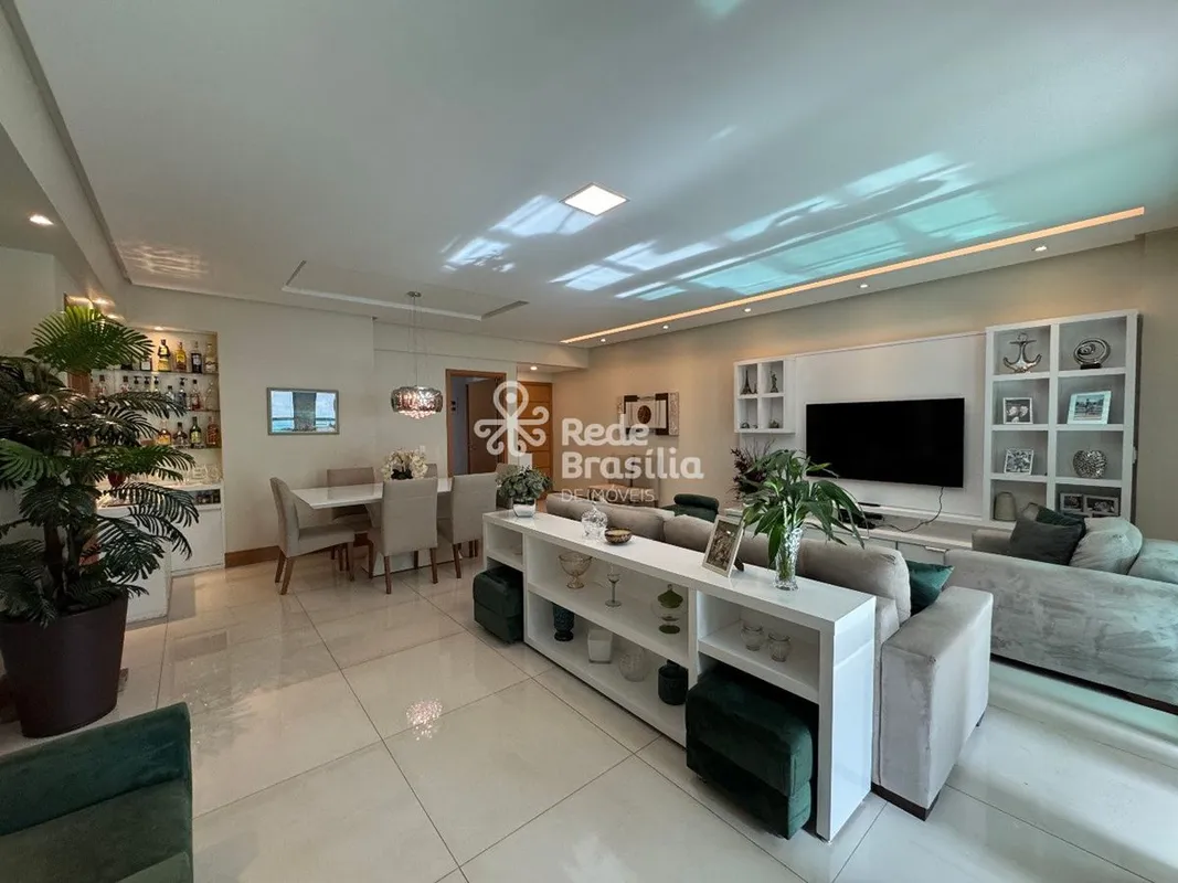 Venha conhecer este lindo e elegante apartamento.Todo reformado;Sala ampliada e ...