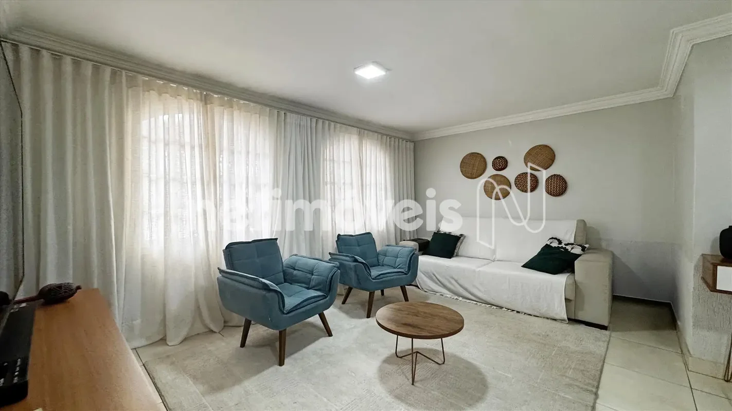 SOBRADO DE 3 ANDARES COM 309m² E APARTAMENTO INDEPENDENTE – ESPAÇO, CONFORTO E P...