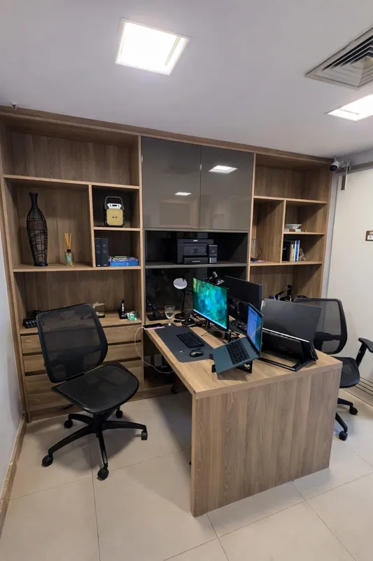 Esta sala comercial possui aproximadamente 34 m² e foi cuidadosamente planejada ...