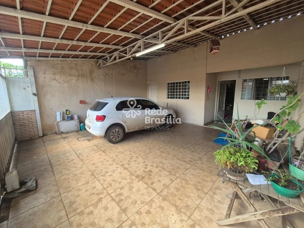 Quadra 601 | Casa 02 Quartos sendo 1 Suíte com 2 Vagas de Garagem Coberta - Sama...